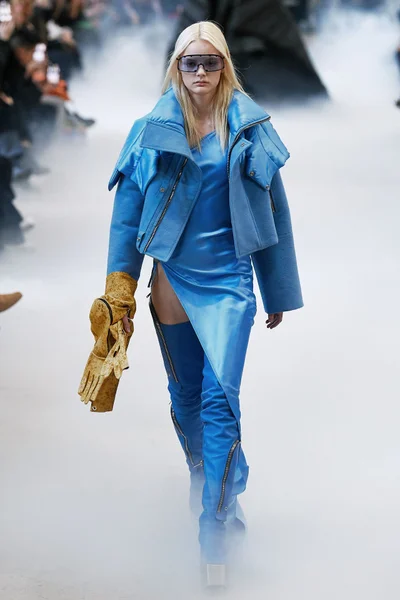 Look 32